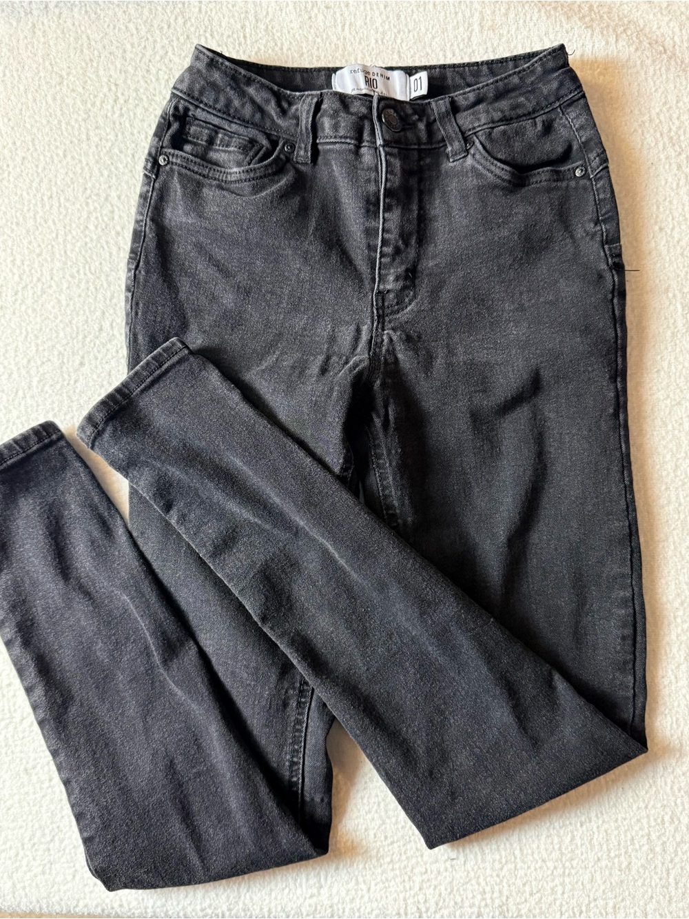 refuge Black Skinny Jeans — High-Waist Silhouette